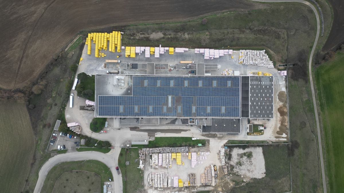 Fotovoltaico-su-tetto-in-guaina-1.jpg